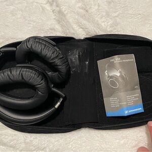 Sennheiser PXC 550 Wireless Noise Cancelling Headphones